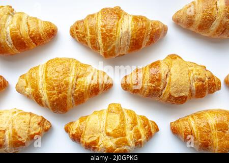 Croissants. Buttergebäcktes, schuppiges, viennoiserie Gebäck österreichischer Herkunft, aber meist mit Frankreich assoziiert. Stockfoto