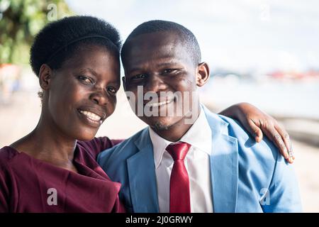 Schwarzer afrikanischer Mann und Frau glücklich Porträt Stockfoto