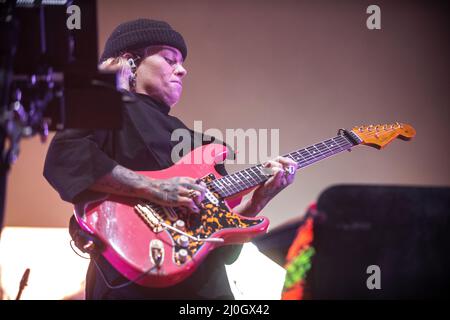 Tash Sultana beim Auftritt im Sant Jordi Club, Barcelona 17. März 2022. Fotograf: Ale Espaliat Stockfoto