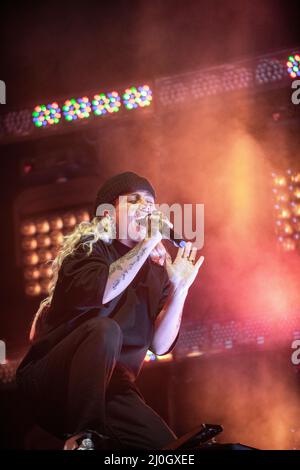 Tash Sultana beim Auftritt im Sant Jordi Club, Barcelona 17. März 2022. Fotograf: Ale Espaliat Stockfoto