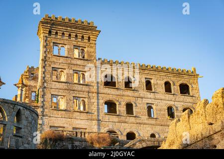 Verlassene Ruine des Termas Radium Hotel Serra da Pena in Sortelha, Portugal Stockfoto