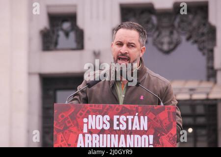 Madrid, Spanien. 19. März 2022. Die politische Partei Vox mit Santiago Abascal protestiert im Zentrum von Madrid, Samstag, 19. März 2021 Quelle: CORDON PRESS/Alamy Live News Stockfoto