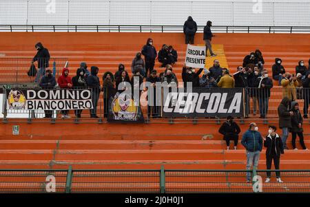 JUVE-Unterstützerinnen während der Italienischen Fußball-Liga A Women 2021/2022 Spiel zwischen Napoli Femminile und Juventus Women am 19. März 2022 im Stadion Arena Giuseppe Piccolo in Cercola (NA), Italien Stockfoto