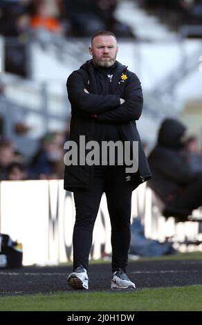 Derby County-Manager Wayne Rooney auf der Touchline während des Sky Bet Championship-Spiels im Pride Park Stadium, Derby. Bilddatum: Samstag, 19. März 2022. Stockfoto