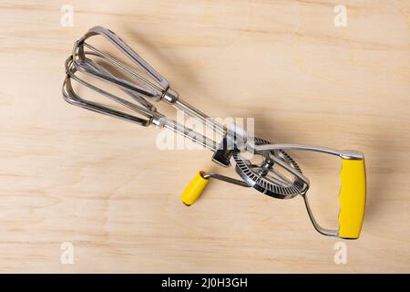 Eierbesen Mit Alten Handkurbel Stockfoto