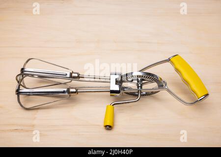 Eierbesen Mit Alten Handkurbel Stockfoto