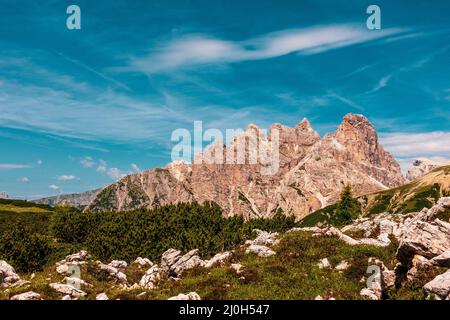 Felsen in den Dolomiten Stockfoto