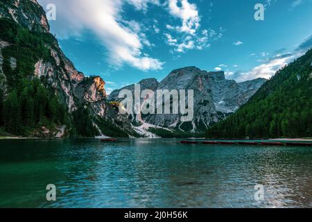 Prags See, der größte natürliche Dolomitensee Italiens. Stockfoto