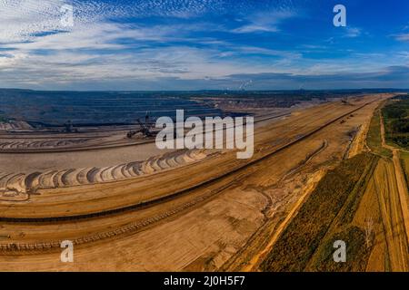 Panoramablick auf das Hambacher Tagebau und den Hambacher Wald Stockfoto