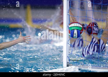 Rom, Italien. 18. Mär, 2022. Game Ball während CSS Verona vs Bogliasco 1951, Italienische Frauen Coppa Italia Wasserball Spiel in Rom, Italien, März 18 2022 Quelle: Independent Photo Agency/Alamy Live News Stockfoto