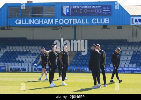 Gillingham, Großbritannien. 19. März 2022. Sheffield Mittwoch Spieler Umfrage den Platz. In Gillingham, Vereinigtes Königreich am 3/19/2022. (Foto von Carlton Myrie/News Images/Sipa USA) Quelle: SIPA USA/Alamy Live News Stockfoto