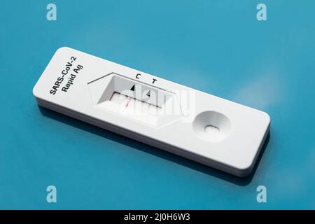 Negativer Covid 19-Test - SARS-CoV-2-Schnellantigentest, Stockfoto