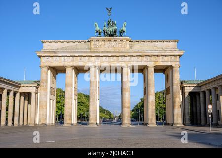 Das Brandenburger Tor in Berlin früh am Morgen ohne Menschen Stockfoto