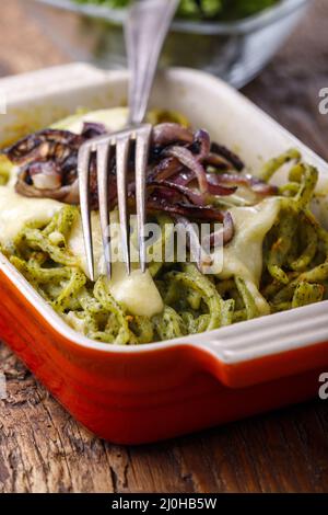 Schwäbischer Spätzle mit Käse Stockfoto