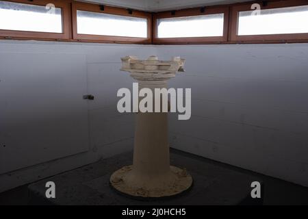 Batz sur Mer, Frankreich - 2. März 2022: Das Grand Blockhaus ist ein ehemaliger Bunker der Atlantikmauer, der in ein Museum umgewandelt wurde. Beobachtungsposten. Selektiver Fokus Stockfoto