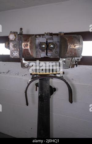 Batz sur Mer, Frankreich - 2. März 2022: Das Grand Blockhaus ist ein ehemaliger Bunker der Atlantikmauer, der in ein Museum umgewandelt wurde. Beobachtungsposten. Selektiver Fokus Stockfoto