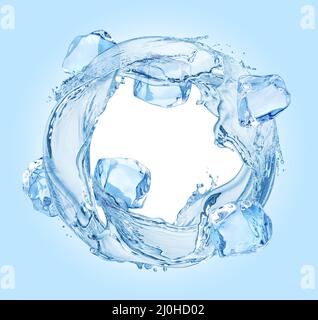 Runde Wasserspritzer mit Eiswürfeln auf blauem Hintergrund Stockfoto