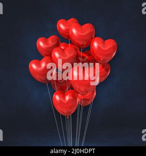 Rote Herzform Luftballons Haufen auf einer schwarzen Wand Hintergrund Stockfoto