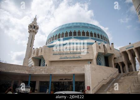 La mezquita del Rey Abdalá i es una mezquita en Amán la Capital de Jordania. Toma el nombre del rey jordano Abdalá i y fue construida entre 1982 y 198 Stockfoto