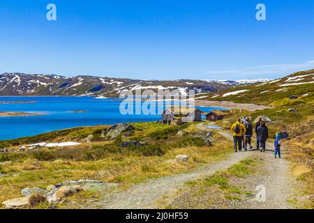 Wanderer Touristen und Landschaft von Vavatn See Berge Hemsedal Norwegen. Stockfoto