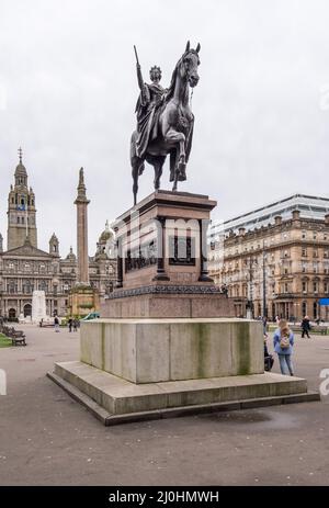 Reiterstatue von Queen Victoria auf dem George Square Glasgow Scotland. Stockfoto