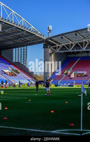 WIGAN, GROSSBRITANNIEN. MÄR 19. das DW-Stadion während des Spiels der Sky Bet League 1 zwischen Wigan Athletic und Morecambe am Samstag, 19.. März 2022 im DW-Stadion in Wigan. (Kredit: Ian Charles | MI News) Kredit: MI News & Sport /Alamy Live News Stockfoto