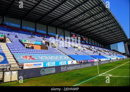 WIGAN, GROSSBRITANNIEN. MÄR 19. das DW-Stadion während des Spiels der Sky Bet League 1 zwischen Wigan Athletic und Morecambe am Samstag, 19.. März 2022 im DW-Stadion in Wigan. (Kredit: Ian Charles | MI News) Kredit: MI News & Sport /Alamy Live News Stockfoto