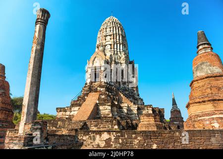 Der buddhistische Tempel Wat Ratchaburana und sein Prang in Ayutthaya Stockfoto