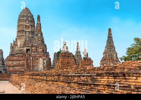 Buddha-Statuen an den Ruinen des buddhistischen Tempels in Ayutthaya Stockfoto