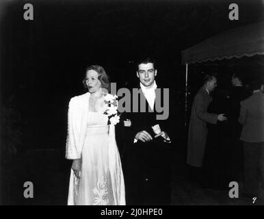 Die Co-Stars WENDY BARRIE und RICHARD GREENE kommen bei der Hollywood-Premiere ihres neuesten Films THE HOUND OF THE BASKERVILLES 1939 Regisseur Sidney Lanfield Roman Arthur Conan Doyle Twentieth Century Fox Stockfoto