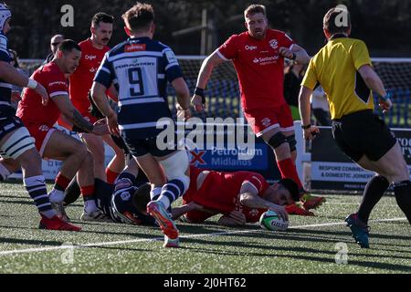 Coventry, Großbritannien. 19. März 2022. Versuchen Sie Dan Barnes für Jersey Red während des Rugby Championship-Spiels zwischen Coventry und Jersey Reds in der Butts Park Arena, Coventry, Großbritannien am 19. März 2022. Foto von Simon Hall. Nur zur redaktionellen Verwendung, Lizenz für kommerzielle Nutzung erforderlich. Keine Verwendung bei Wetten, Spielen oder Veröffentlichungen einzelner Clubs/Vereine/Spieler. Kredit: UK Sports Pics Ltd/Alamy Live Nachrichten Stockfoto