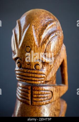 Traditioneller polynesischer Tiki aus Holz von den Marquesas-Inseln Stockfoto