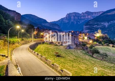 Torla im Nationalpark Ordesa y Monte Perdido in Spanien bei Nacht Stockfoto