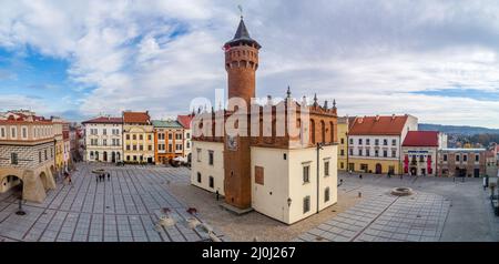 Tarnow, Polen. Hauptplatz der Altstadt, oft „Perle der polnischen Renaissance“ genannt, mit einem manieristischen Rathaus aus der späten Renaissance mit Dachboden und Renaiss Stockfoto