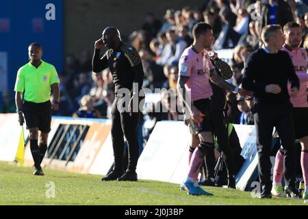 Gillingham, Großbritannien. 19. März 2022. Darren Moore Manager von Sheffield Mittwoch fordert Fokus. In Gillingham, Großbritannien auf 3/19/2022. (Foto von Carlton Myrie/News Images/Sipa USA) Quelle: SIPA USA/Alamy Live News Stockfoto