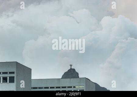 Christus, der Erlöser in Rio de Janeiro, Brasilien - 16. Januar 2021: Christus, der Erlöser aus dem Stadtteil Urca in Rio de Janeiro. Stockfoto