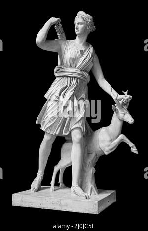 Antike Skulptur Diana Artemis. Göttin des Mondes, Tierwelt, Natur und Jagd. Klassische weiße Marmorstatuette isoliert o Stockfoto