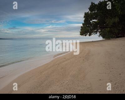 Wunderschöner Sandstrand, Seram Island, Central Maluku, Indonesien, Asien Stockfoto