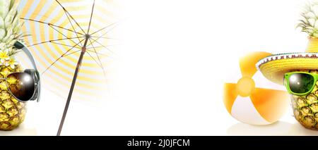 Kreative Ananas mit Sonnenbrille auf Sommerhintergrund. Stockfoto