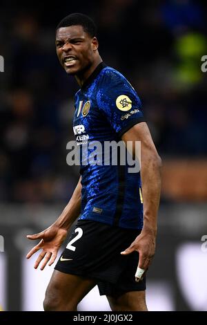 Mailand, Italien. 19. März 2022. Denzel Dumfries vom FC Internazionale reagiert während des Fußballspiels der Serie A zwischen dem FC Internazionale und ACF Fiorentina. Kredit: Nicolò Campo/Alamy Live Nachrichten Stockfoto