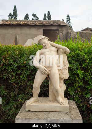 Statue des betrunkenen Herkules in der Casa dei Cervi, Ercolano Stockfoto