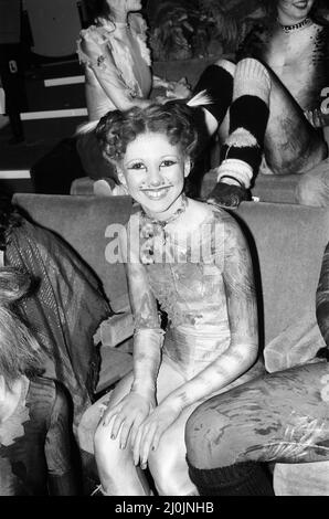 Cast Member of Cats, Musical nach T. S. Eliot 1939 Gedichtband Old Possums Buch der praktischen Katzen, komponiert von Andrew Lloyd Webber, und zeigt im New London Theatre, (Opening Night 11. May) Fotocall Mittwoch, 6.. Mai 1981. Unser Bild Zeigt ... Bonnie Langford als Rumpleteazer Stockfoto