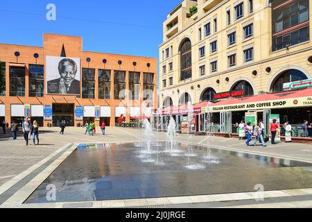 Nelson Mandela Square, CBD, Sandton, Johannesburg, Provinz Gauteng, Südafrika Stockfoto