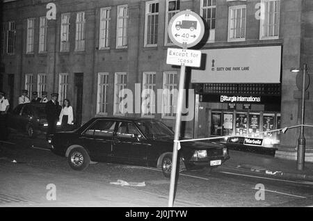 Tatort Attentat auf Shlomo Argov, den israelischen Botschafter im Vereinigten Königreich, am Donnerstag, den 3.. Juni 1982. Unser Bild zeigt ... einen Tatort, an dem Shlomo Argov in den Kopf geschossen wurde, als er nach einem Bankett im Dorchester Hotel in der Park Lane, London, in sein Auto stieg. Argov wurde nicht getötet, aber schwer verletzt. Der Attentat auf Argows Leben wurde von Israel als Grundlage für den Libanonkrieg 1982 genutzt. Stockfoto