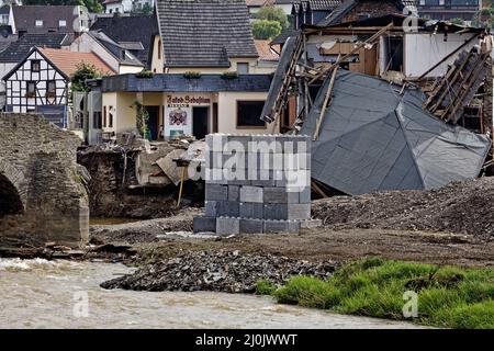 Flutkatastrophe 2021, zerstörte Nepomuk-Brücke über die Ahr, Rech, Deutschland, Europa Stockfoto