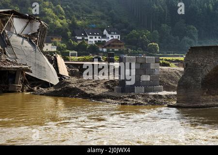 Zerstörte Nepomuk-Brücke über die Ahr, Flutkatastrophe 2021, Rech, Deutschland, Europa Stockfoto