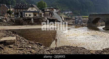 Zerstörte Nepomuk-Brücke über die Ahr, Flutkatastrophe 2021, Rech, Deutschland, Europa Stockfoto