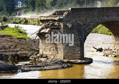 Zerstörte Nepomuk-Brücke über die Ahr, Flutkatastrophe 2021, Rech, Deutschland, Europa Stockfoto