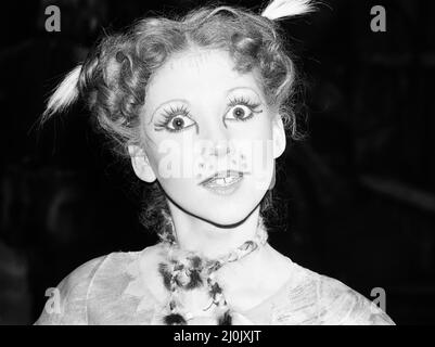 Cast Member of Cats, Musical nach T. S. Eliot 1939 Gedichtband Old Possums Buch der praktischen Katzen, komponiert von Andrew Lloyd Webber, und zeigt im New London Theatre, (Opening Night 11. May) Fotocall Mittwoch, 6.. Mai 1981. Unser Bild Zeigt ... Bonnie Langford als Rumpleteazer Stockfoto