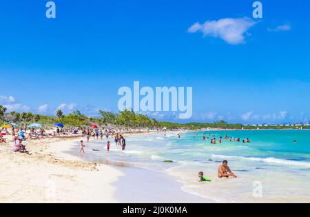 Tropischer mexikanischer Strand 88 Punta Esmeralda Playa del Carmen Mexiko. Stockfoto